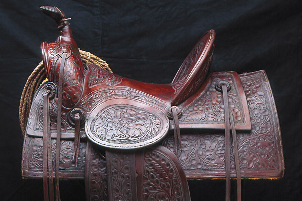 fine-art-of-the-west_b-byron-price_history-western-saddle