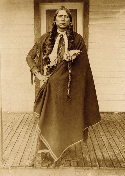 Quanah Parker vers 1890 devant sa maison