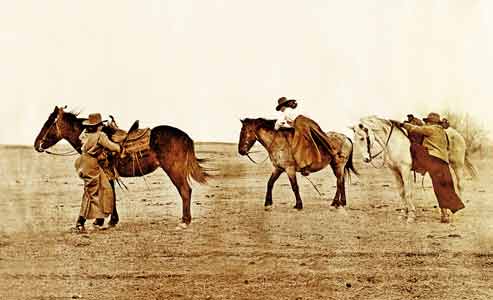 buckley-sisters_women-on-range-riding-horses.