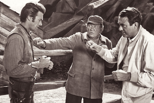 Oscar-winning-actor-Victor-McLaglen-and-son-Andrew-McLaglen-show-Clint-Eastwood-the-proper-way-to-punch-on-the-set-of-Rawhide-in-1959.