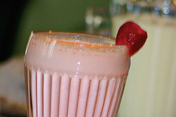 Strawberry-milk-shake_shaken-up-flavored-milk