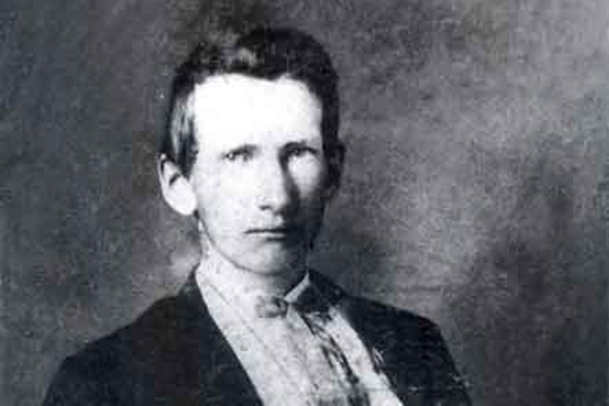 Who Shot Joe Heywood In The Northfield Bank Robbery? When discussing the James-Younger Gang at the ill-fated Northfield Bank Robbery, the question often comes up, “Who shot banker Joe Heywood, Frank or Jesse James? 